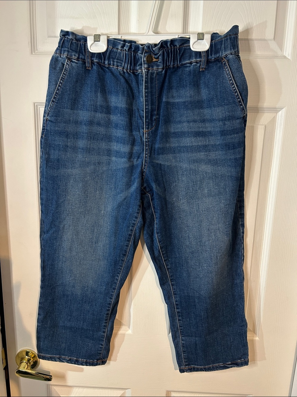 Woman’s Petite Denim Cropped Pants
